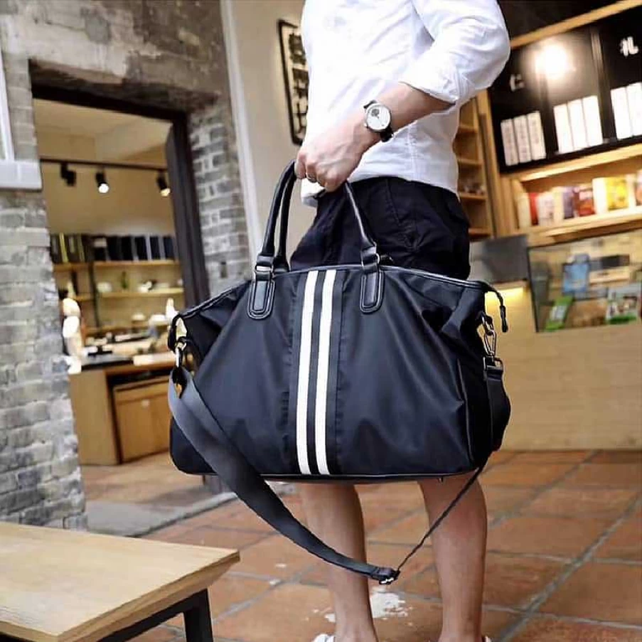 48H Black Leather Crossbody Bag for Men by Sac Bandoulière – Durable & Stylish
